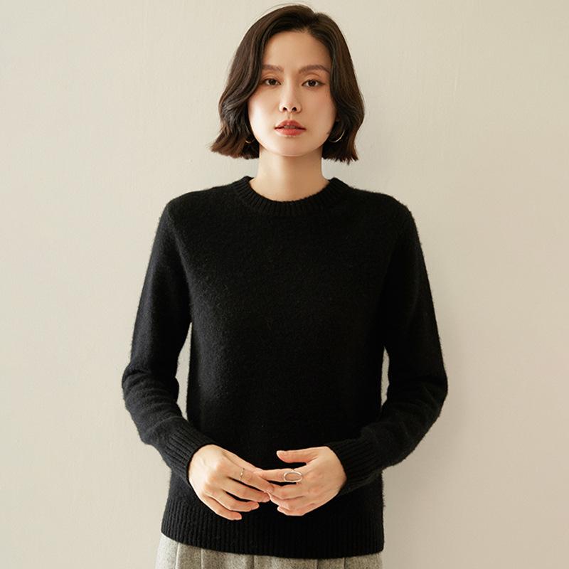 Women's Elegant Round Neck Cashmere Sweater - Autumn/Winter 2026 Collection, Solid Color, Loose Fit, Slimming Flat Knit Base Layer