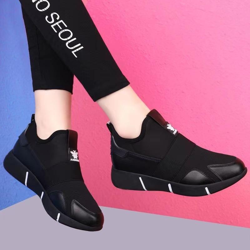New Spring and Summer Women's Shoes Breathable Mesh Soft Sole Versatile Leather Walking Mother Shoes One Pedal Lazy Shoes