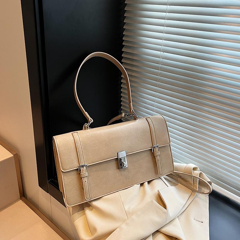 Retro bag women's large-capacity new versatile fashion shoulder messenger bag niche design commuter bag