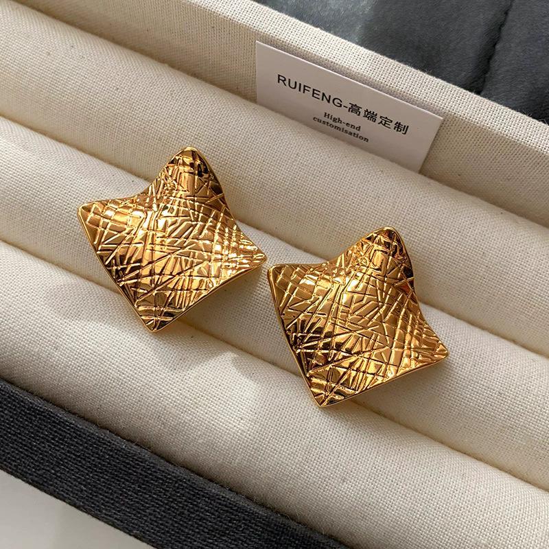 Texture rhombus metal earrings New popular design earrings Light luxury high-end European and American niche earrings
