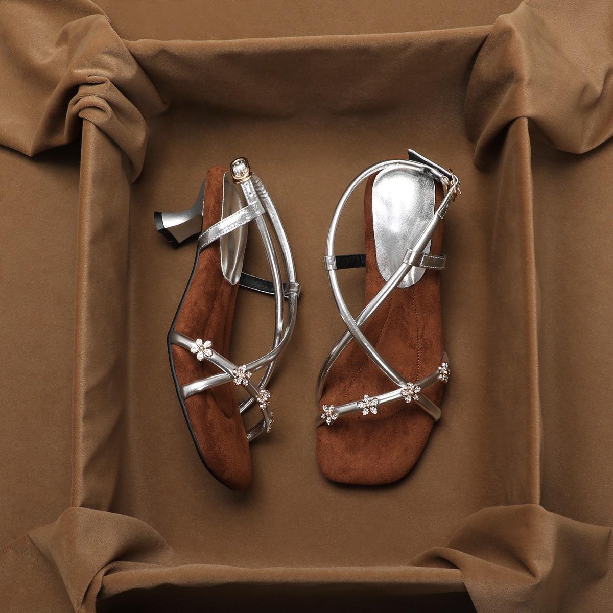 

2025 summer French cross with flowers rhinestone temperament medium heel women step on shit open-toed sandals 40