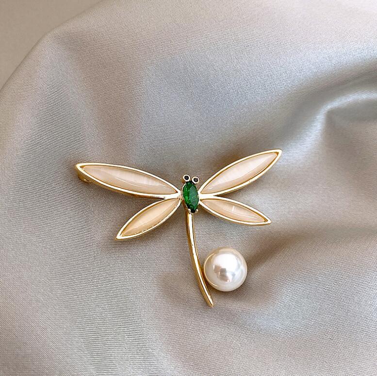 Elegant Green Crystal Dragonfly Brooch for Women Pearl Corsage Enamel Pin Fashion Party Jewelry Accessories Gifts