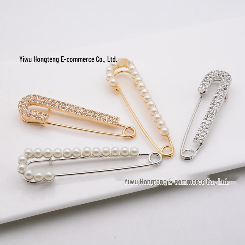 Luxurious Pearl & Rhinestone Alloy Brooch: High-End Fashion Accessory for Sweaters, Scarves, and Waist-Cinching.