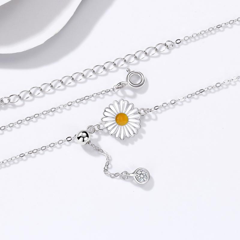 Small Daisy Fringed Necklace, Femininity Mori Flower Pendant, Light Luxury Collarbone Chain, Gift for Girlfriends