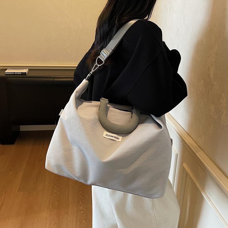 Large Capacity Fitness Bag  Waterproof Sports Gym Bag Portable Luggage for Men Women Short Distance Gym and Travel Bag