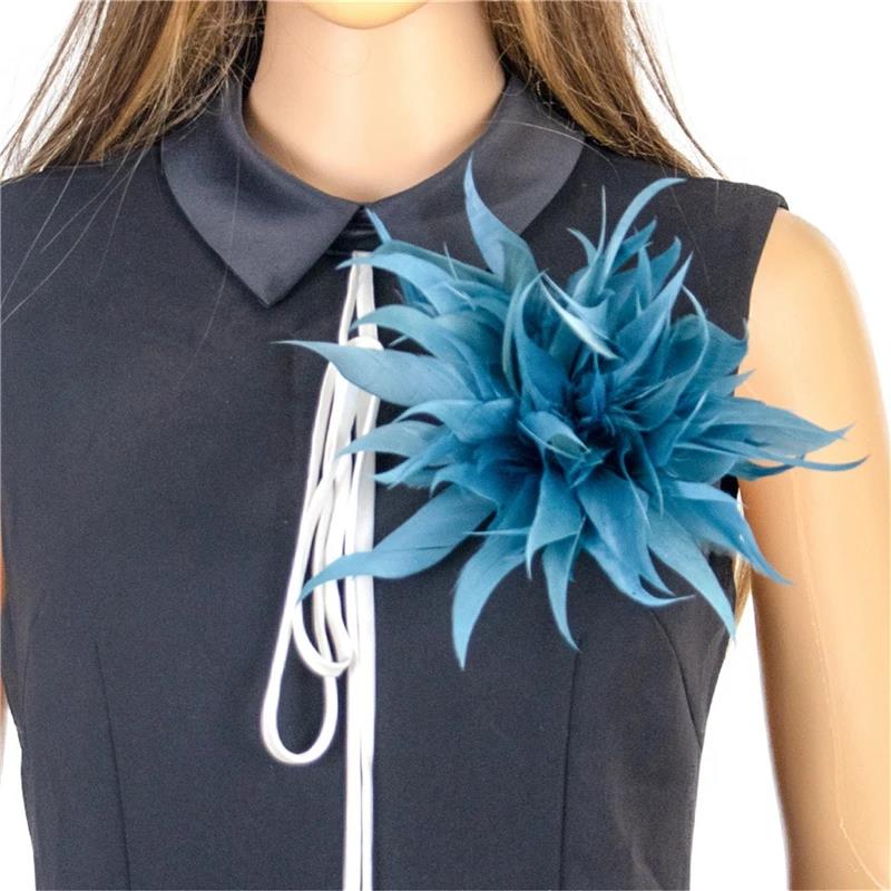 

Модна брошка з пір я Страусовий плюм Шарф Затискач для жінок Брошки Шпильки Аксесуар для сукні Бутоньєрка Жіноче волосся темно-синього кольору