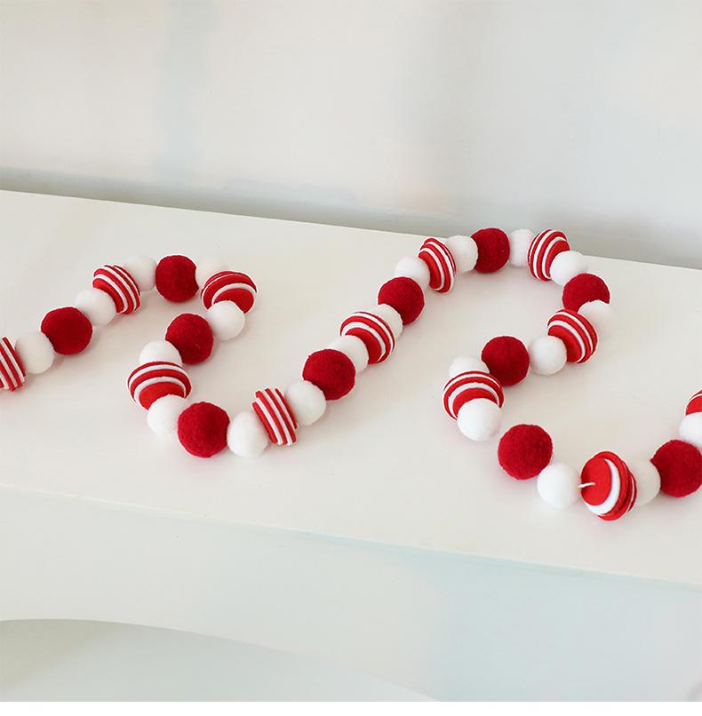 Rot & Weiß Filzkugel Girlande: DIY Weihnachtsbaum- & Fensterdekoration.