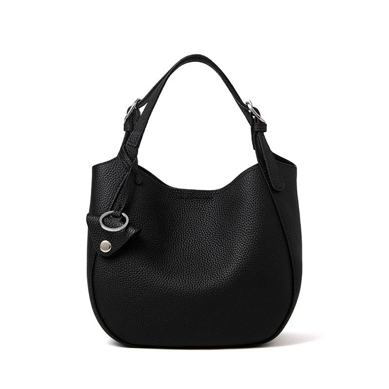 

Genuine Leather Tote Bag with A Sophisticated Design for Carrying on The Shoulder or As A Handbag One Size чёрный