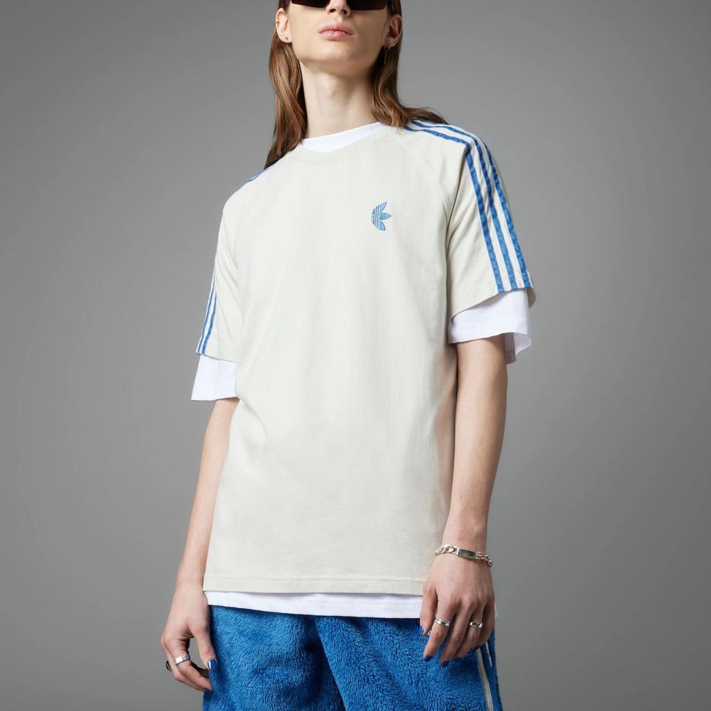 adidas Oryginalna Koszulka Męska z Haftowanym Paskowanym Logo, Okrągłym Dekoltem i Krótkim Rękawem, Top Biały IJ9086
