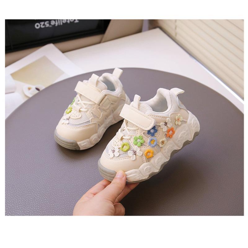 Mädchen Sportschuhe neue Frühjahrs- und Sommerschuhe für Kinder Mädchen Mode Netz atmungsaktiv Freizeitschuhe Stickerei Blumen