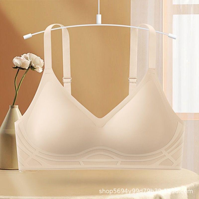 Black Seamless Bra with Adjustable Straps and Supportive Underband