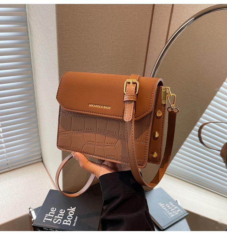 

Super fire small bag women s autumn and winter versatile 2024 new retro fashion shoulder messenger bag going out small square bag коричневий