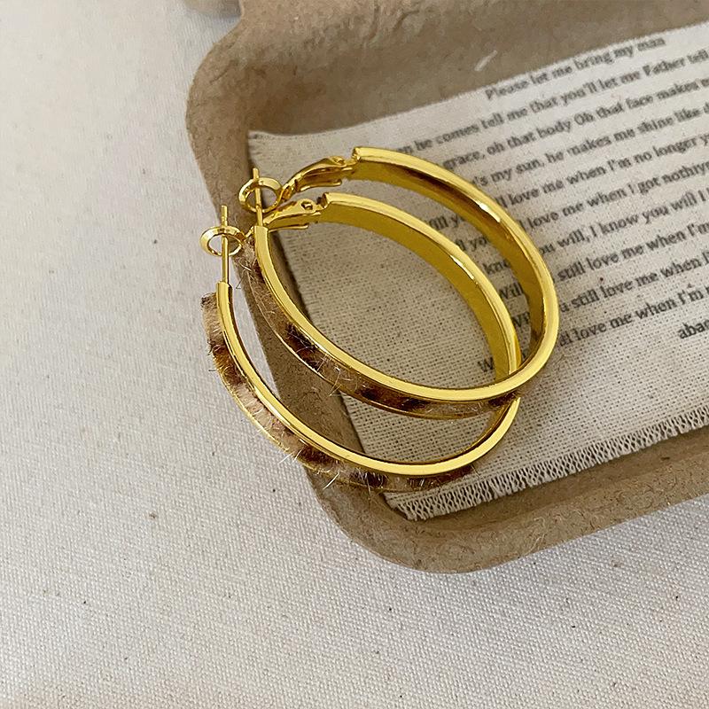 Personality Exaggerated Flocking Leopard Print Metal Earrings Women'S Niche Design Sense Unique Exquisite Fashion Versatile Earrings