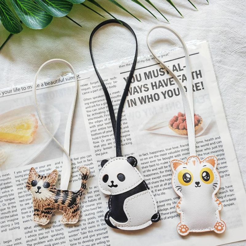 Cat Panda Handmade Leather Pendant Keyrings Cute Car Backpack Keychain For Animal Lovers Bag Accessories Charm Jewelry Gift