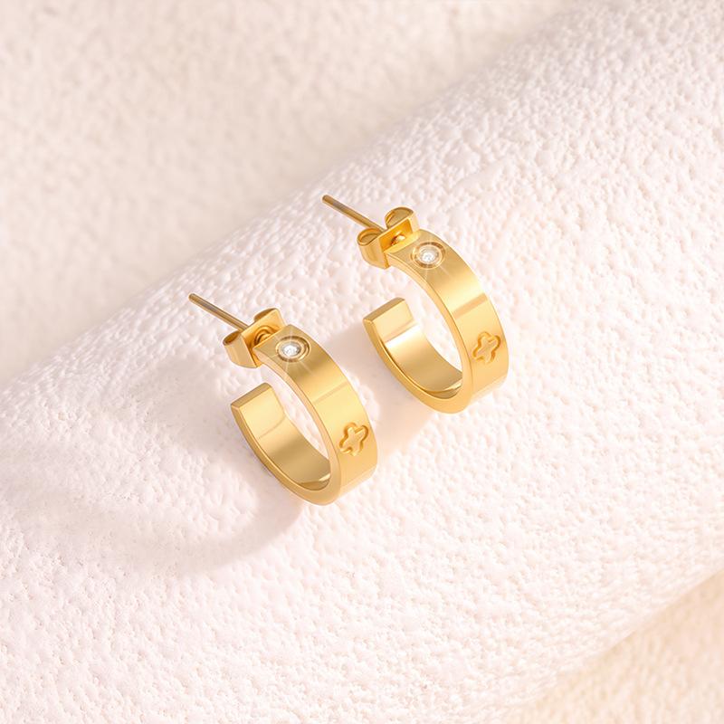 Titanium Steel Stud Earrings - Curved Four-leaf Clover Heart-shaped Diamond-studded Earrings for Women, Fashionable and Versatile Ear Studs.