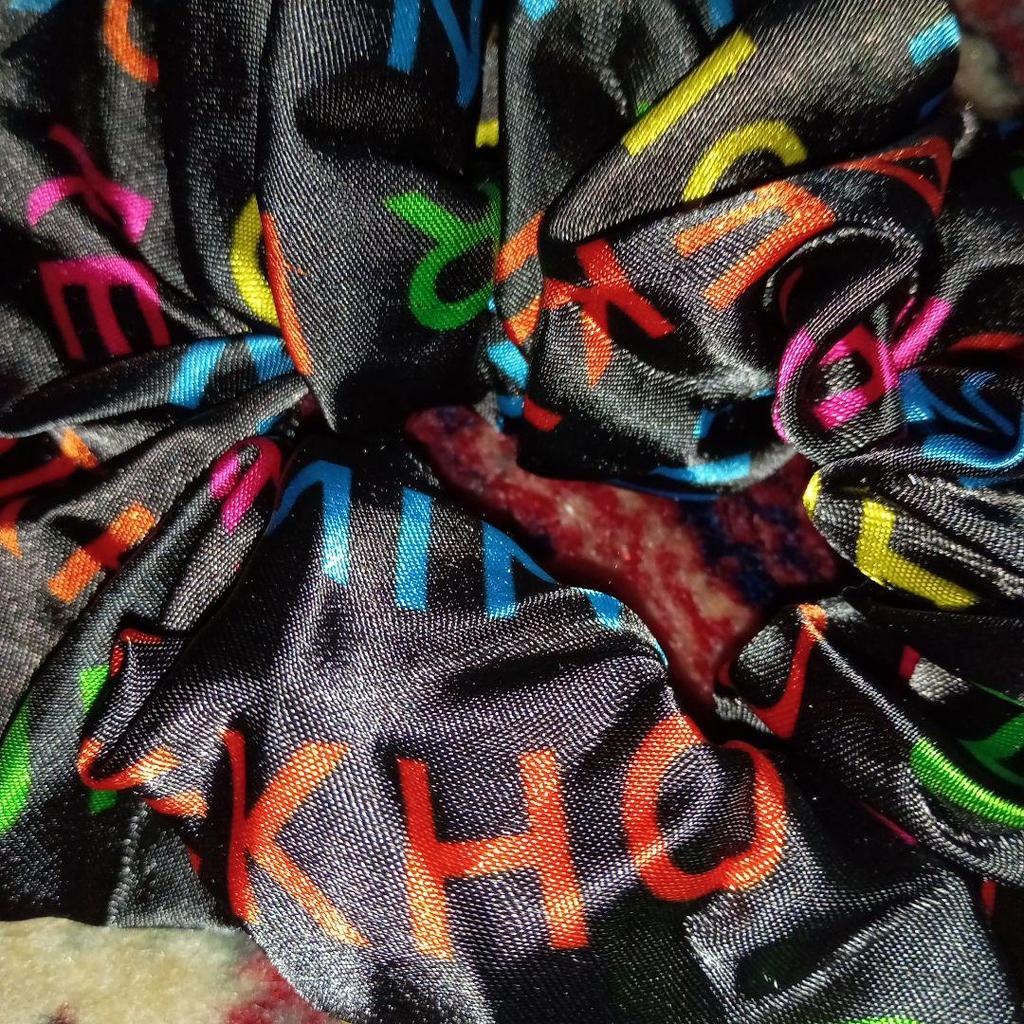 [USED] NU'EST Name Logo Scrunchie