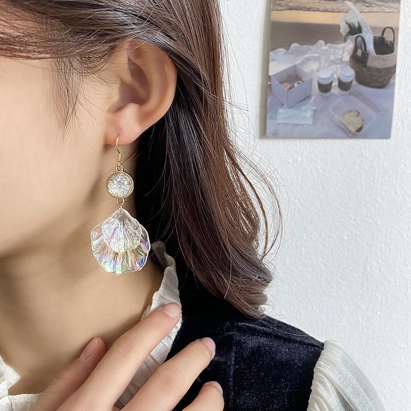 Minimalist Seashell Clip-On Earrings: French Retro Design, No Piercing Needed