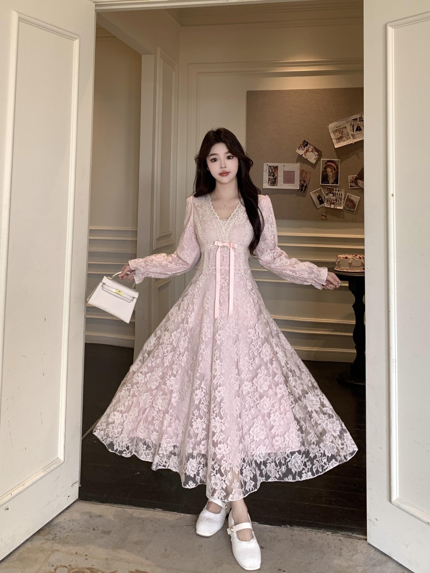 Plus Size Women s French V-Neck Lace Dress: 2026 Spring/Summer Collection with Cinched Waist and Puffy Skirt. L