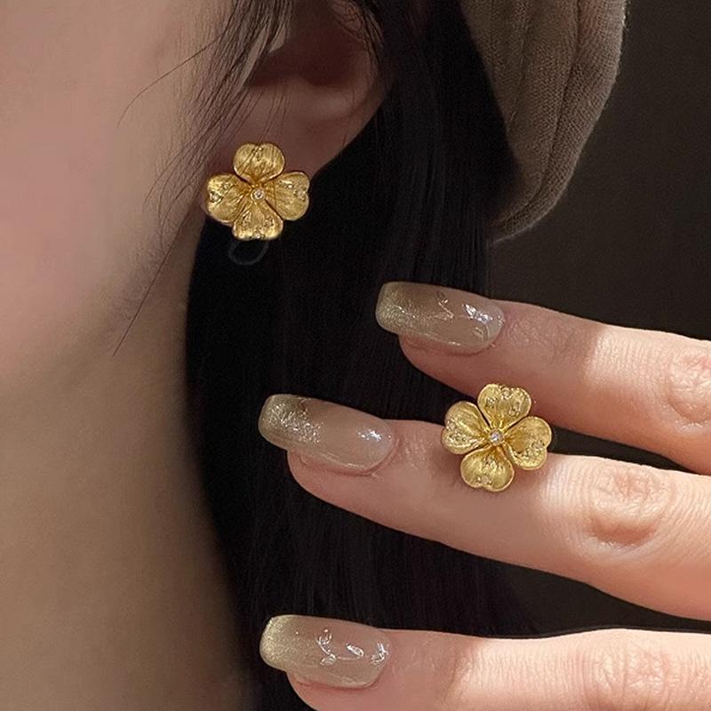 New in charms and simple earings stud classic retro brushed diamond studded flower exquisite earrings for women party