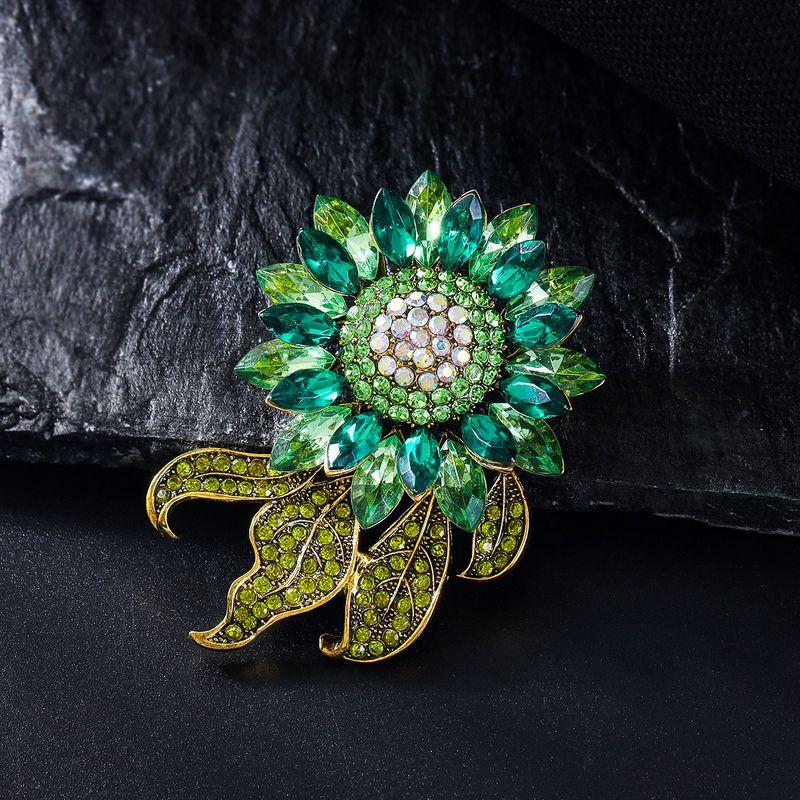 Fashion Fashion Hot Sale Heavy Industry Full Diamond Sunflower Brooch Stylish Unique Crystal Glass Florals Clothing Pin for Women