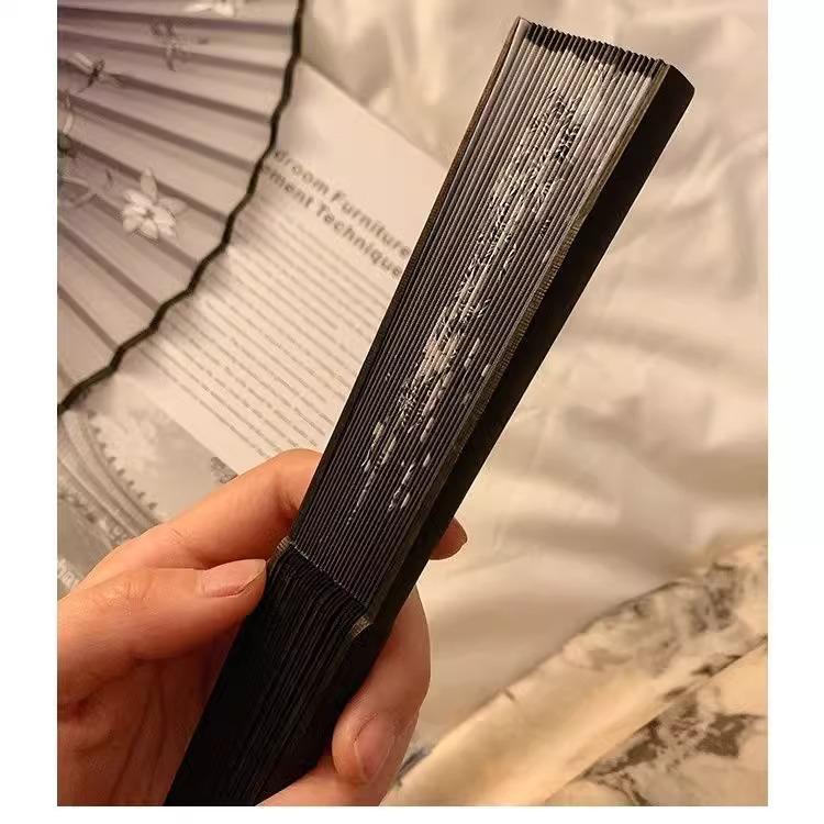 Antiker chinesischer Faltfächer: Tragbarer Bambusfächer für Hanfu, Tanz und Sommer