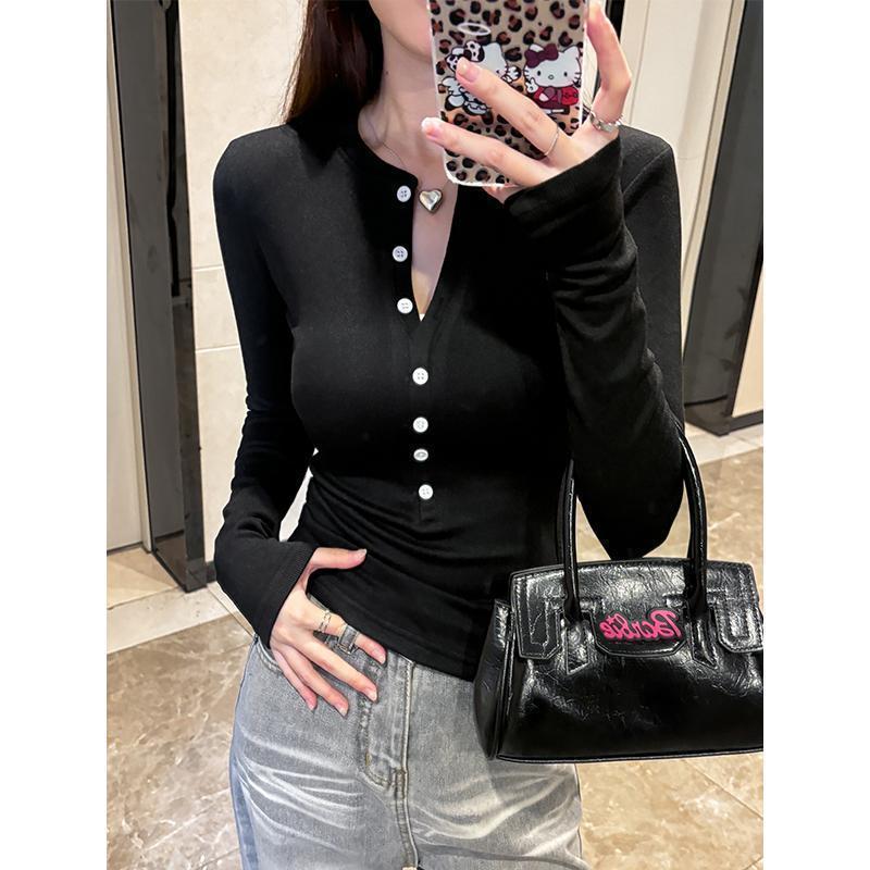 Women's Plus Size V-Neck Button-Up Knit Top, Long Sleeve, Slimming, Versatile for Autumn/Winter.
