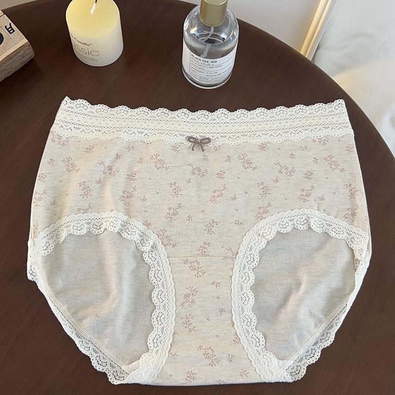 Ladies Spring and Autumn Vintage Floral Lace Cotton Antibacterial Extended Crotch Breathable Briefs