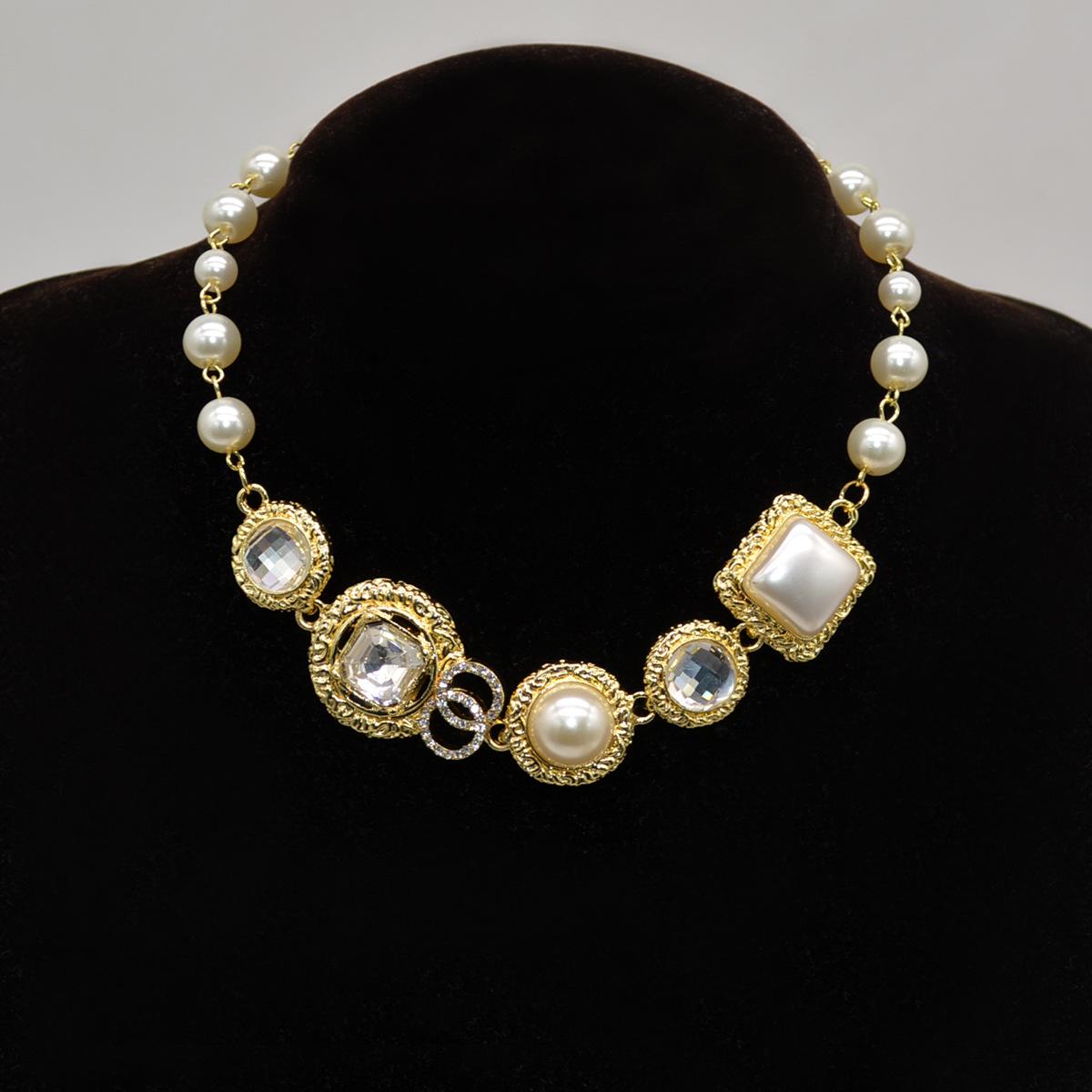 

Модное ожерелье с подвеской для женщин золотой