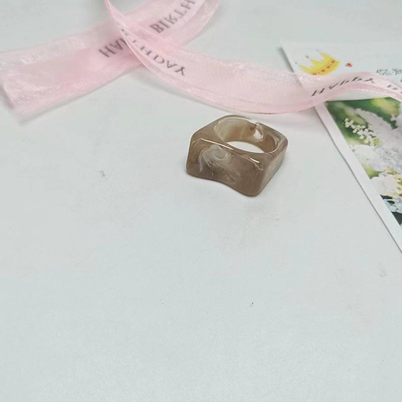 Sada prstenů z pryskyřice a acetátu v mixu barev, kulatý a čtvercový, pro ženy