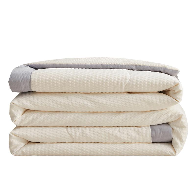 

Одеяло из соевого волокна 110x150cm【Random Color】 теплый белый