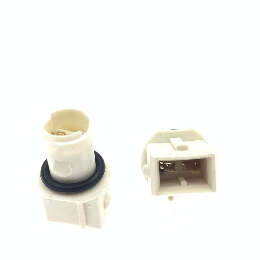 F8RZ13K371AA: Compatible Side Marker Light Bulb Socket Connector for Ford F250/F350 Accessories