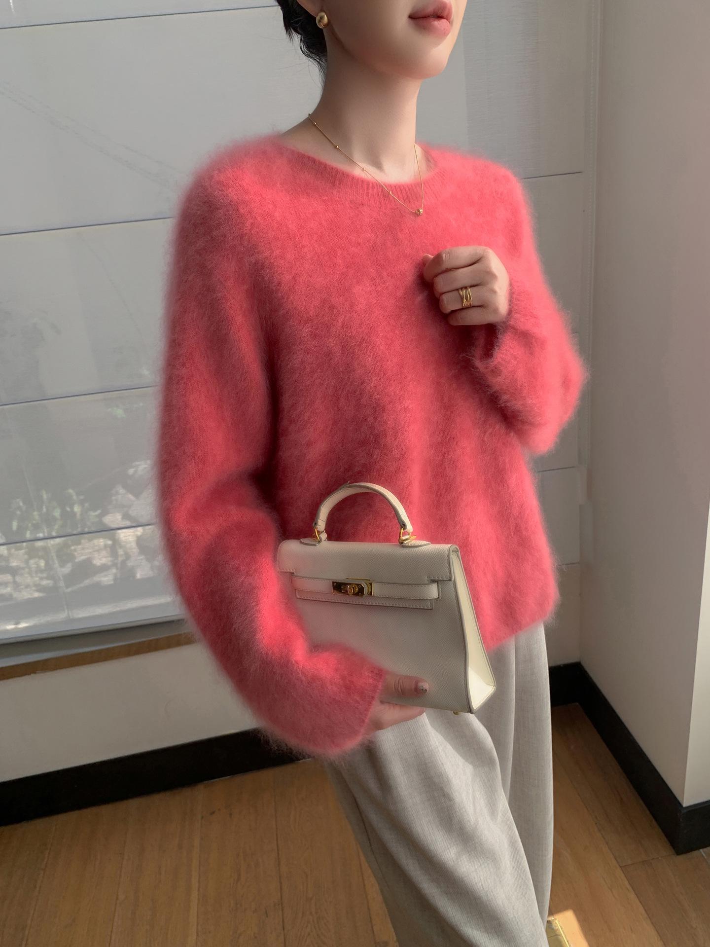 Women`s Plush Cashmere Sweater: Slimming, Fluffy