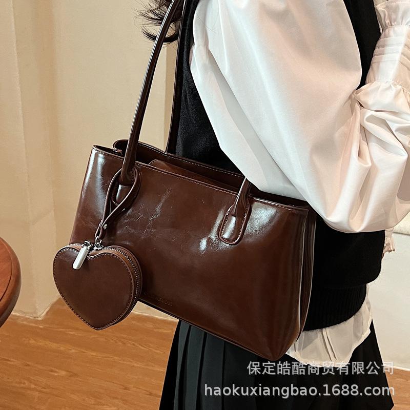 Retro Bag Women's Large Capacity 2025 New Autumn and Winter Retro Versatile Shoulder Underarm Bag Casual Work Commuter Bag