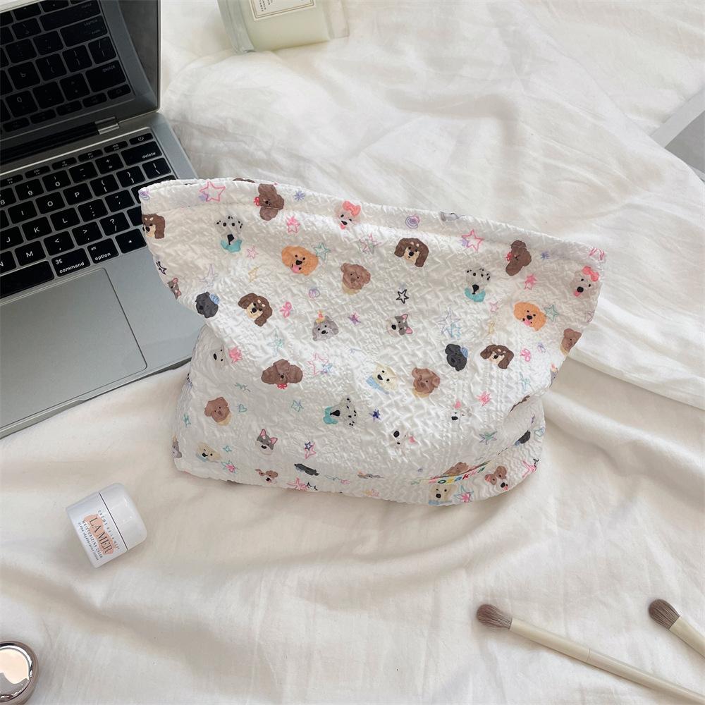 

4862 Embossed cartoon cosmetic bag Gentle wind storage bag Large capacity portable travel skin care products Wash bag
