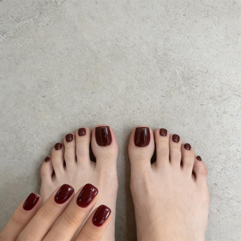 

BEPAN 24+24Pcs Hand and Foot Nail Set—Red square-shaped artificial nails for hand and foot care the perfect summer gift for women Short Square