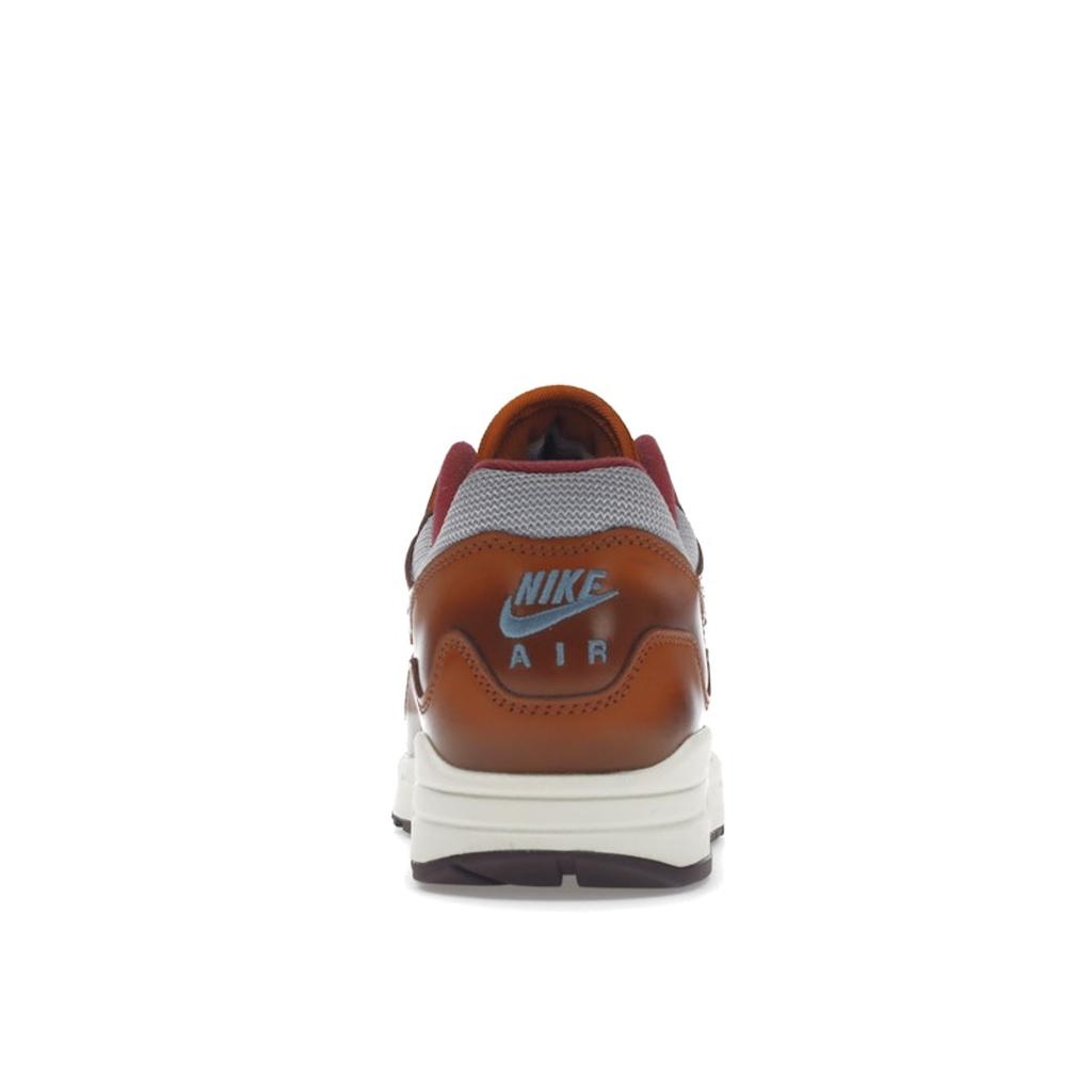 Nike Patta x Air Max 1 Dark Russet Unisex-Sneaker Braun Metallic-Silber DO9549-200