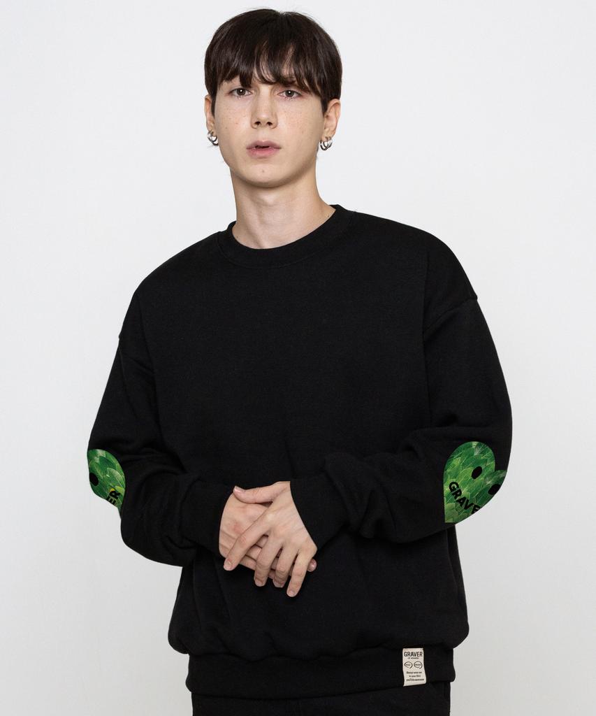 GRAVER [Unisex] Elbow Leaf Smile Heart Sweatshirt_Black