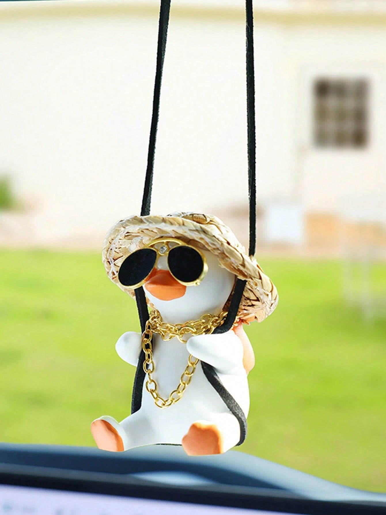 

1Pc Swing Duck Car Hanger: Especially suitable for car owners who love cute styles and pay attention to in-car details.