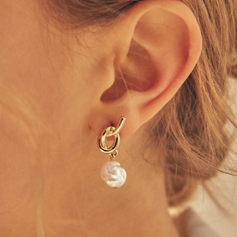 

Hei KNOT PEARL PT EARRING white