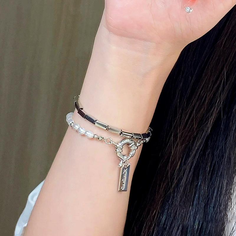 

Набор браслетов из жемчуга и квадратных бусин: Легкая роскошь, изысканные украшения из двух частей для женщин и лучших подруг