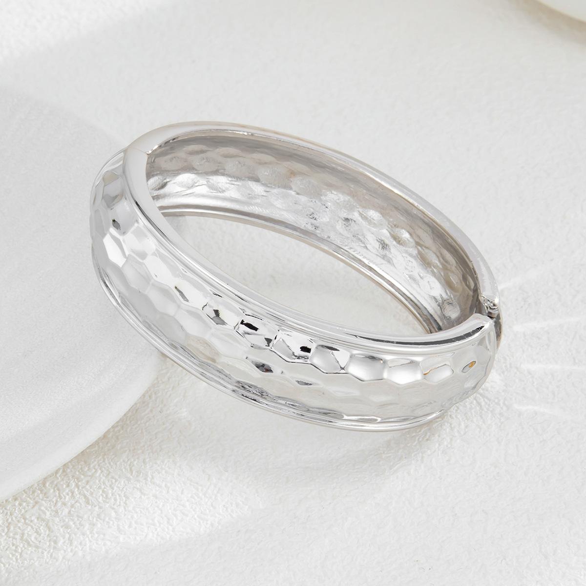 

Аксессуары Премиум-дизайн Honeycomb Hammer Браслет Браслет Новый сплав Браслет