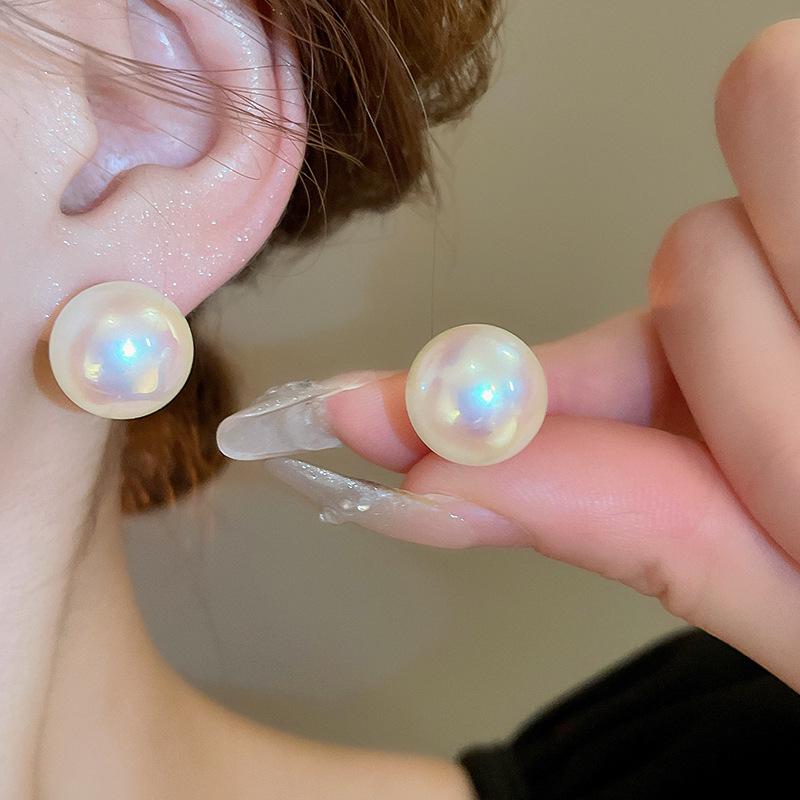 French Retro Pearl and Silver Needle Stud Earrings - High-End, Versatile, Light Luxury Design for Women