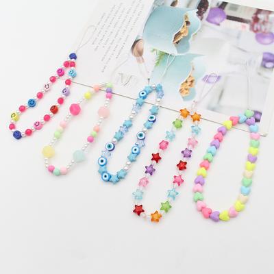 Jolie fille, petite étoile souriante, chaîne de téléphone portable, couleur argile douce, perles mélangées, pendentif de téléphone portable, bijoux.