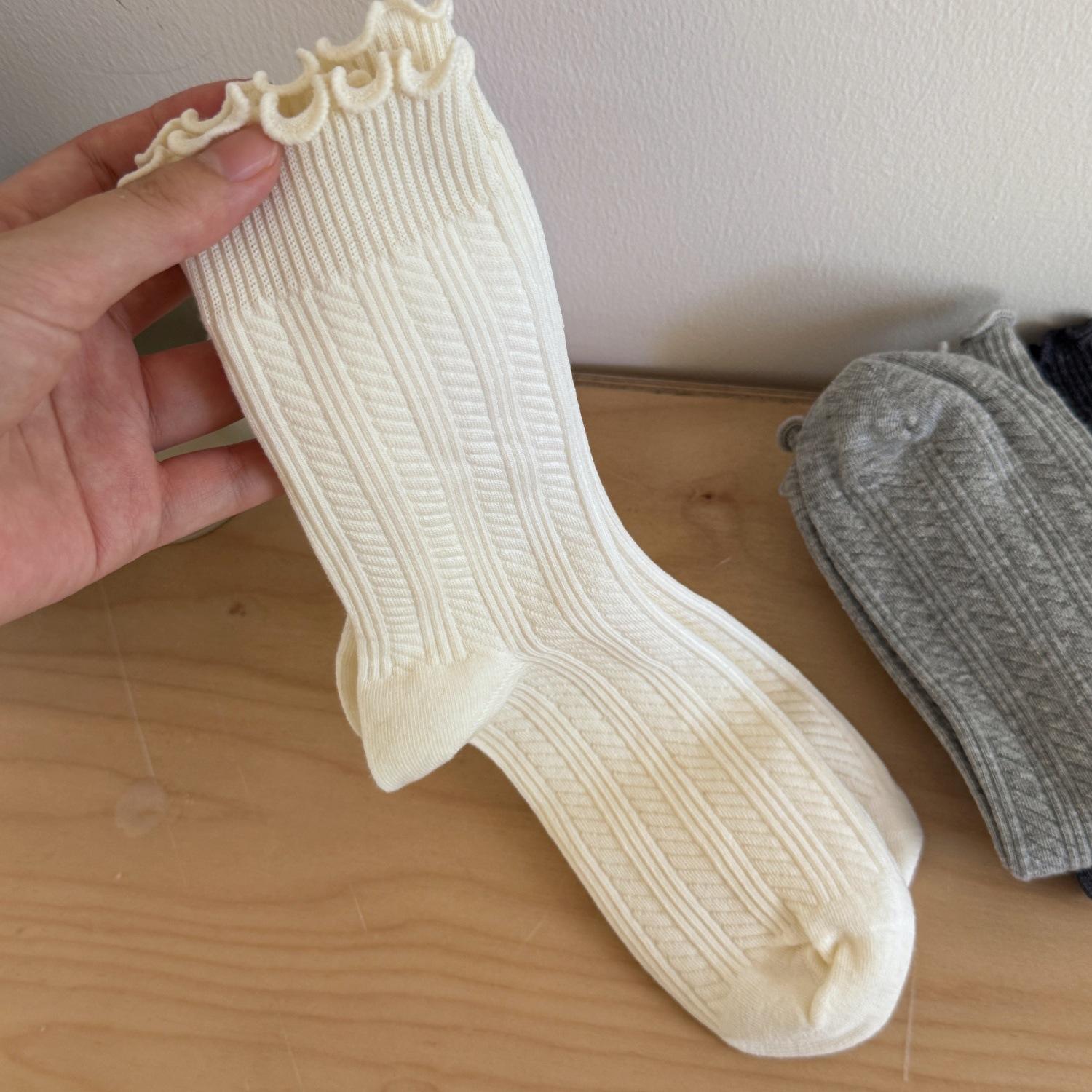 

Women s Autumn and Winter Simple and Versatile Solid Color Striped Wooden Ear Edge College Wind Tube Pile Socks 1 pair молочный белый