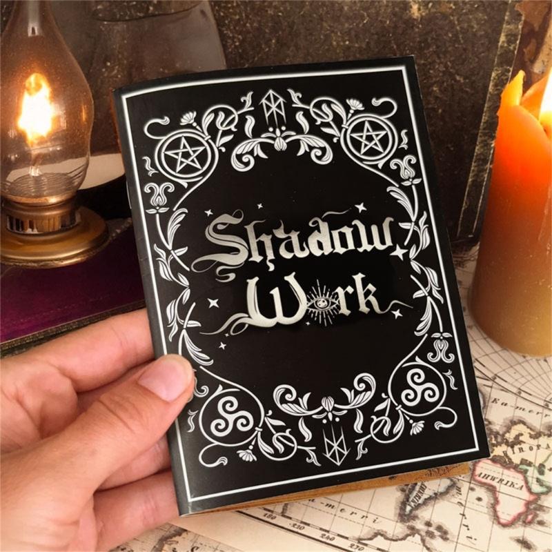 Mystisches Notizbuch im Stil der dunklen Ästhetik mit 42 Blättern für tägliches Journaling und spirituelle Reflexion