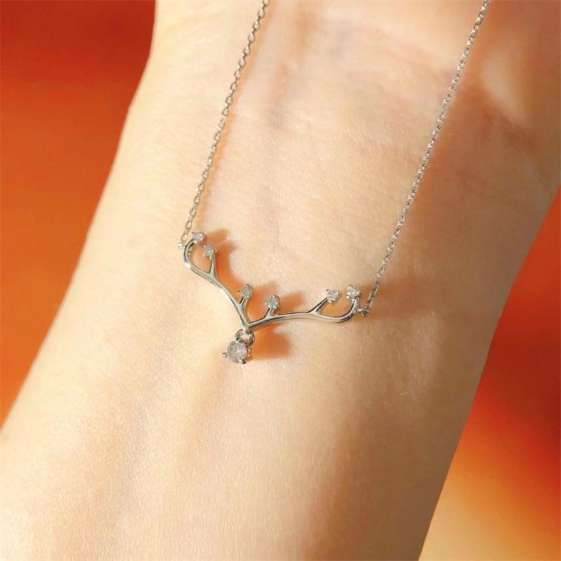 Elegant Antler Necklace: Valentine's Day Gift for Her - Versatile, High-End Collarbone Chain