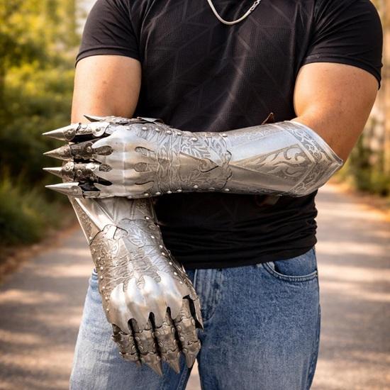Medieval Steel Gauntlets with Claws, Gothic Knight Armor Gloves, Fantasy LARP Costume