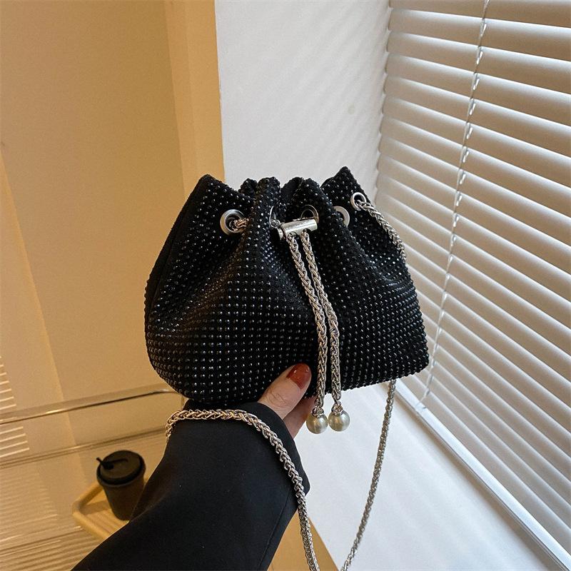 Diamond-encrusted drawstring bucket bag women's new bright diamond rhinestone full diamond bag popular high-end chain messenger bag