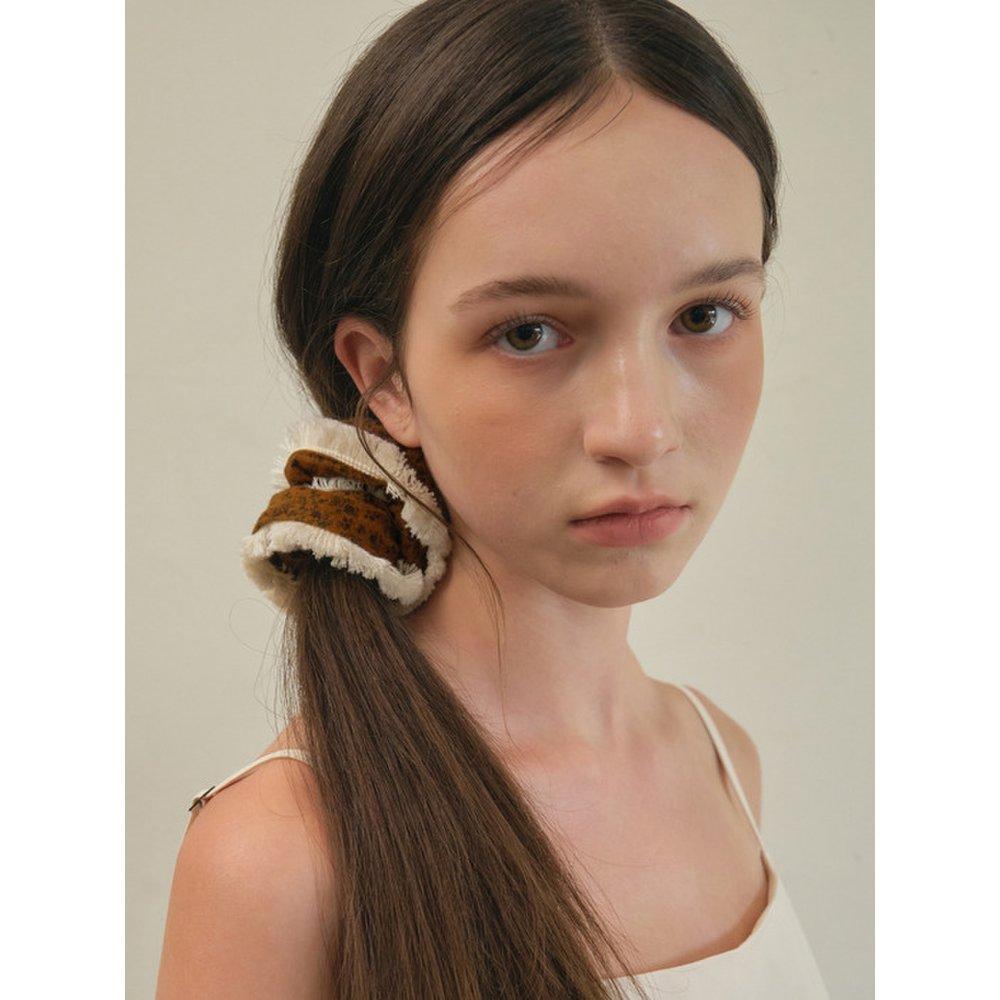 Flower Tassel Scrunchie_Camel(O25-Acc05)
