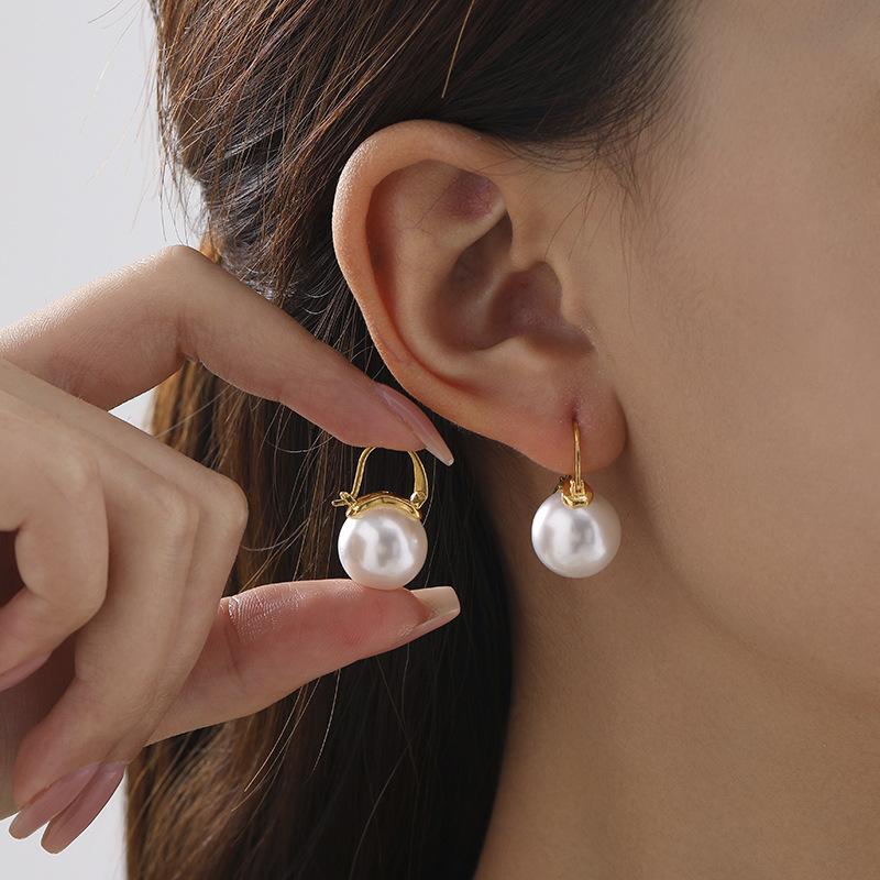 New fashion niche design high sense retro light luxury geometric ear buckle earrings women